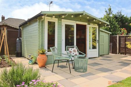 3 bedroom Detached house for sale in Barkby Road, Syston, LE7