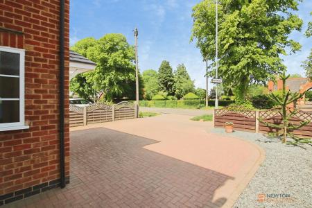 3 bedroom Detached house for sale in Barkby Road, Syston, LE7