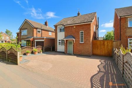 3 bedroom Detached house for sale in Barkby Road, Syston, LE7