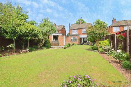 3 bedroom Detached house for sale in Barkby Road, Syston, LE7