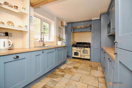 3 bedroom Detached house for sale in Barkby Road, Syston, LE7