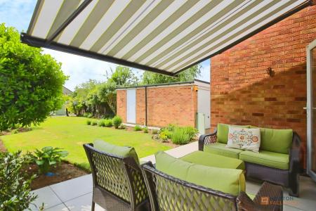 3 bedroom Detached house for sale in Barkby Road, Syston, LE7