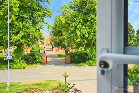 3 bedroom Detached house for sale in Barkby Road, Syston, LE7