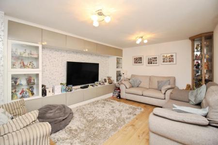 4 bedroom Detached house for sale in Loddington Close, Syston, LE7