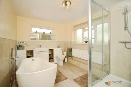 5 bedroom Detached house for sale in Rupert Crescent, Queniborough, LE7