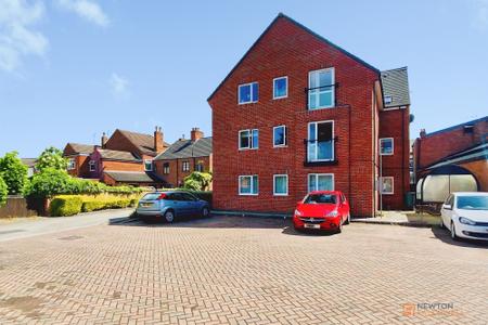 2 bedroom Flat for sale in White Hart Close, Thurmaston, LE4