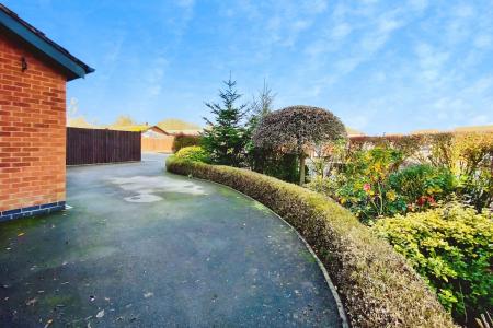 3 bedroom Detached house for sale in St. Hildas Close, Syston, LE7