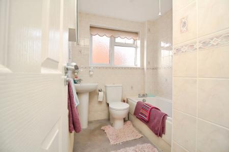 3 bedroom Detached house for sale in St. Hildas Close, Syston, LE7