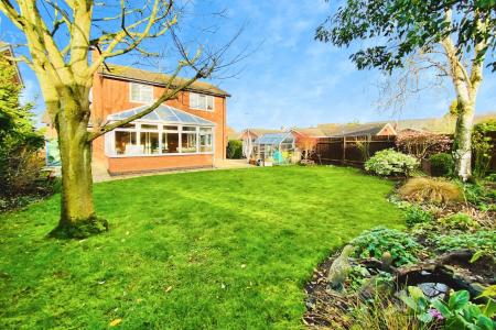 3 bedroom Detached house for sale in St. Hildas Close, Syston, LE7
