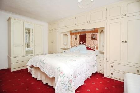 2 bedroom Detached bungalow for sale in St. Hildas Close, Syston, LE7