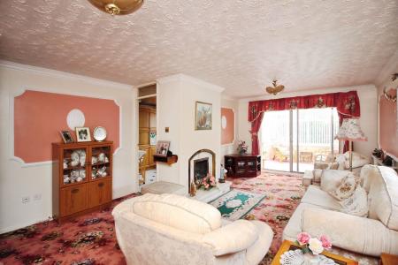2 bedroom Detached bungalow for sale in St. Hildas Close, Syston, LE7