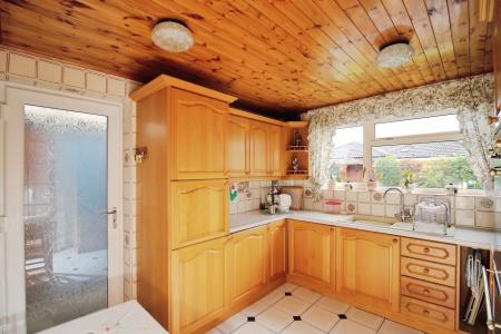 2 bedroom Detached bungalow for sale in St. Hildas Close, Syston, LE7