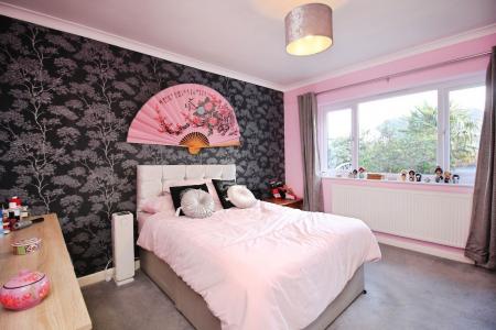 3 bedroom Semi-detached bungalow for sale in Coplow Crescent, Syston, LE7