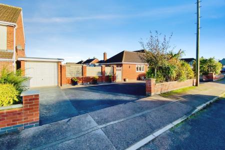 3 bedroom Semi-detached bungalow for sale in Coplow Crescent, Syston, LE7