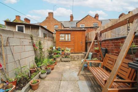 3 bedroom Terraced House for sale in Belper Street, Leicester, LE4
