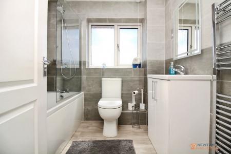 4 bedroom Detached house for sale in Trillium Close, Hamilton, LE5