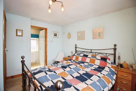 4 bedroom Semi-detached house for sale in Woodgate Drive, Birstall, LE4