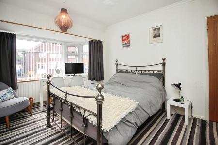 4 bedroom Semi-detached house for sale in Woodgate Drive, Birstall, LE4