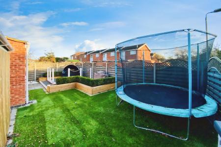 3 bedroom End of terrace house for sale in Long Furrow, East Goscote, LE7
