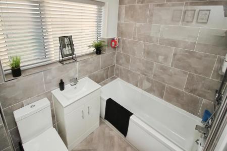 3 bedroom End of terrace house for sale in Long Furrow, East Goscote, LE7