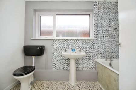 3 bedroom Semi-detached house for sale in Beacon Avenue, Thurmaston, LE4