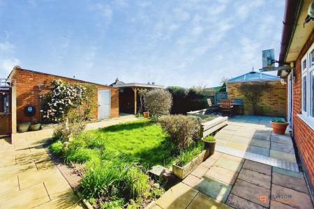 2 bedroom Bungalow for sale in Harrowgate Drive, Birstall, LE4