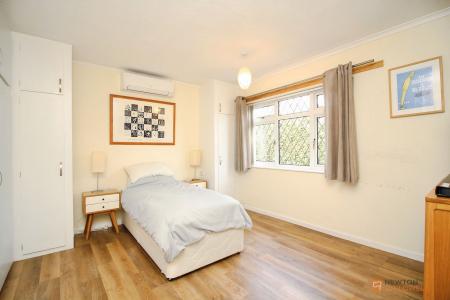 2 bedroom Bungalow for sale in Harrowgate Drive, Birstall, LE4