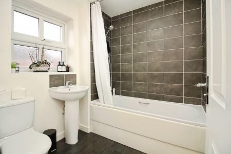 3 bedroom Detached house for sale in Calvos Close, Leicester, LE4