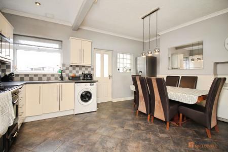 3 bedroom Semi-detached house for sale in Hillcroft Close, Thurmaston, LE4