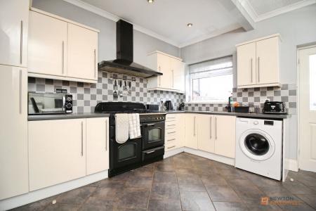 3 bedroom Semi-detached house for sale in Hillcroft Close, Thurmaston, LE4