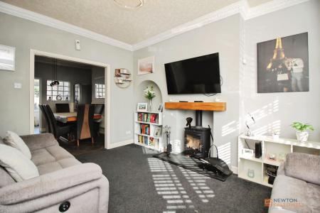 3 bedroom Semi-detached house for sale in Hillcroft Close, Thurmaston, LE4