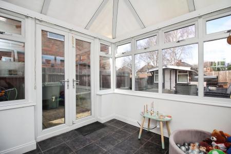 3 bedroom Semi-detached house for sale in Hillcroft Close, Thurmaston, LE4