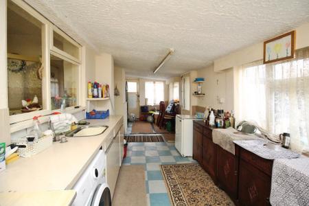 4 bedroom Semi-detached house for sale in Central Avenue, Syston, LE7