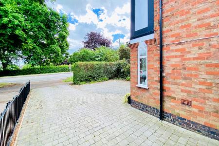 3 bedroom Detached house for sale in Loughborough Road, Birstall, LE4