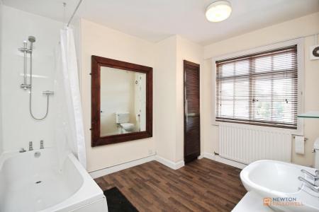 3 bedroom Terraced House for sale in Brookside, Syston, LE7