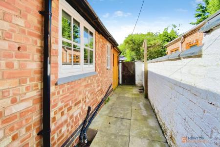 3 bedroom Terraced House for sale in Brookside, Syston, LE7