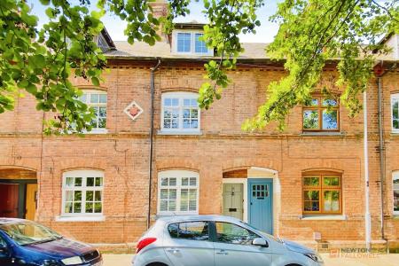 3 bedroom Terraced House for sale in Brookside, Syston, LE7
