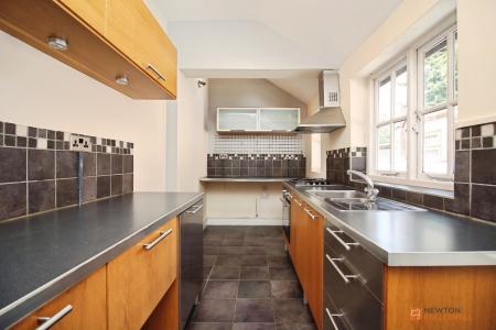 3 bedroom Terraced House for sale in Brookside, Syston, LE7