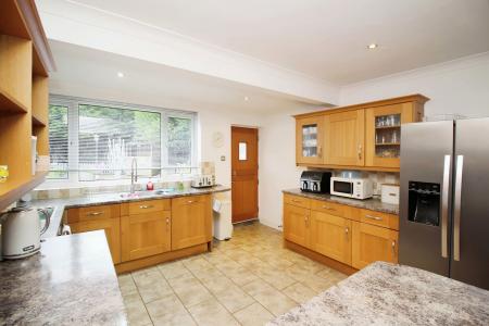 4 bedroom Detached bungalow for sale in Melton Road, Rearsby, LE7