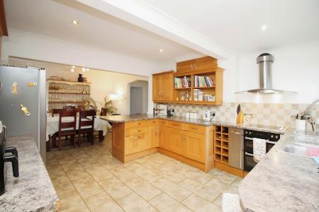 4 bedroom Detached bungalow for sale in Melton Road, Rearsby, LE7