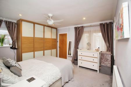 4 bedroom Detached bungalow for sale in Melton Road, Rearsby, LE7