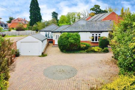 4 bedroom Detached bungalow for sale in Melton Road, Rearsby, LE7