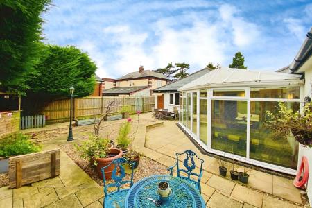 4 bedroom Detached bungalow for sale in Melton Road, Rearsby, LE7
