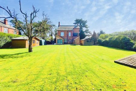 4 bedroom Detached house for sale in Melton Road, Queniborough, LE7