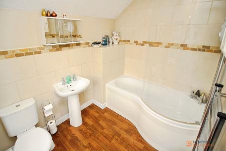 4 bedroom Detached house for sale in Melton Road, Queniborough, LE7