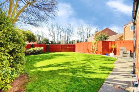 5 bedroom Detached house for sale in Clover Way, Syston, LE7