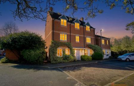 5 bedroom Detached house for sale in Clover Way, Syston, LE7
