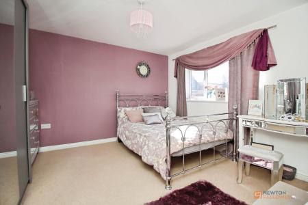 5 bedroom Detached house for sale in Clover Way, Syston, LE7