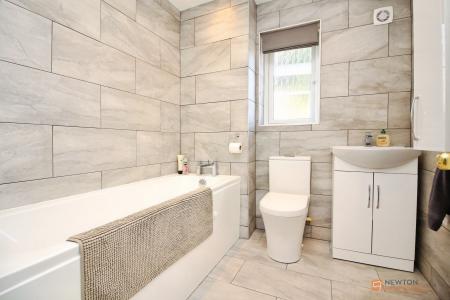 4 bedroom Detached house for sale in Lilac Way, Leicester, LE7