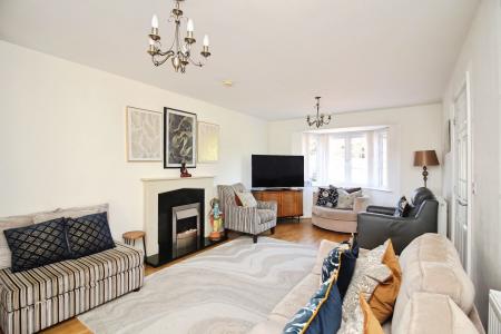 4 bedroom Detached house for sale in Dent Drive, Thurmaston, LE4